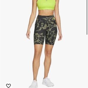 Nike One Luxe Icon Clash Women's Mid-Rise Training
Bike Shorts Size M BNWT